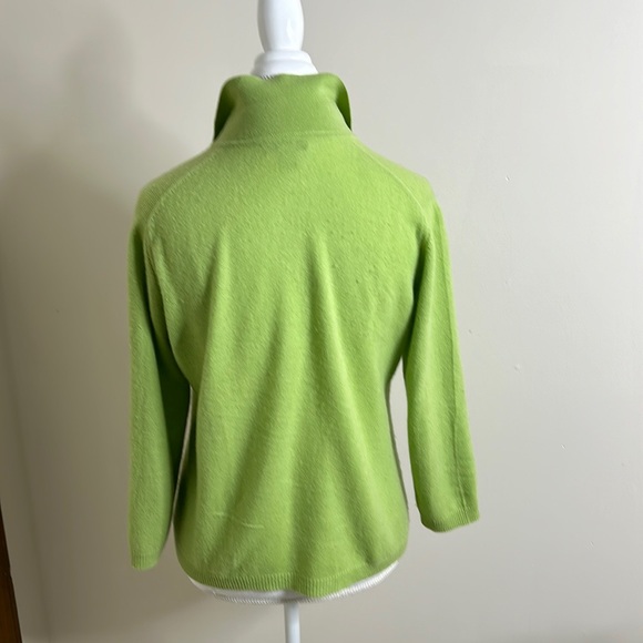 GENEVA CASHMERE CHARTREUSE PULL OVER SWEATER - Picture 3 of 5